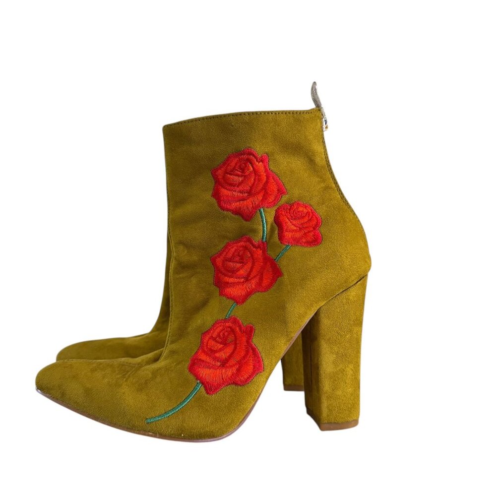 NWT! Cape Robbin Women's Green Rose Embroidered Casual Heel Boots Size 6.5 - Picture 2 of 10